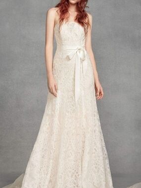 Vera Wang VW351400 Strapless Lace A-Line Wedding Gown in Ivory Size 10 Nwot